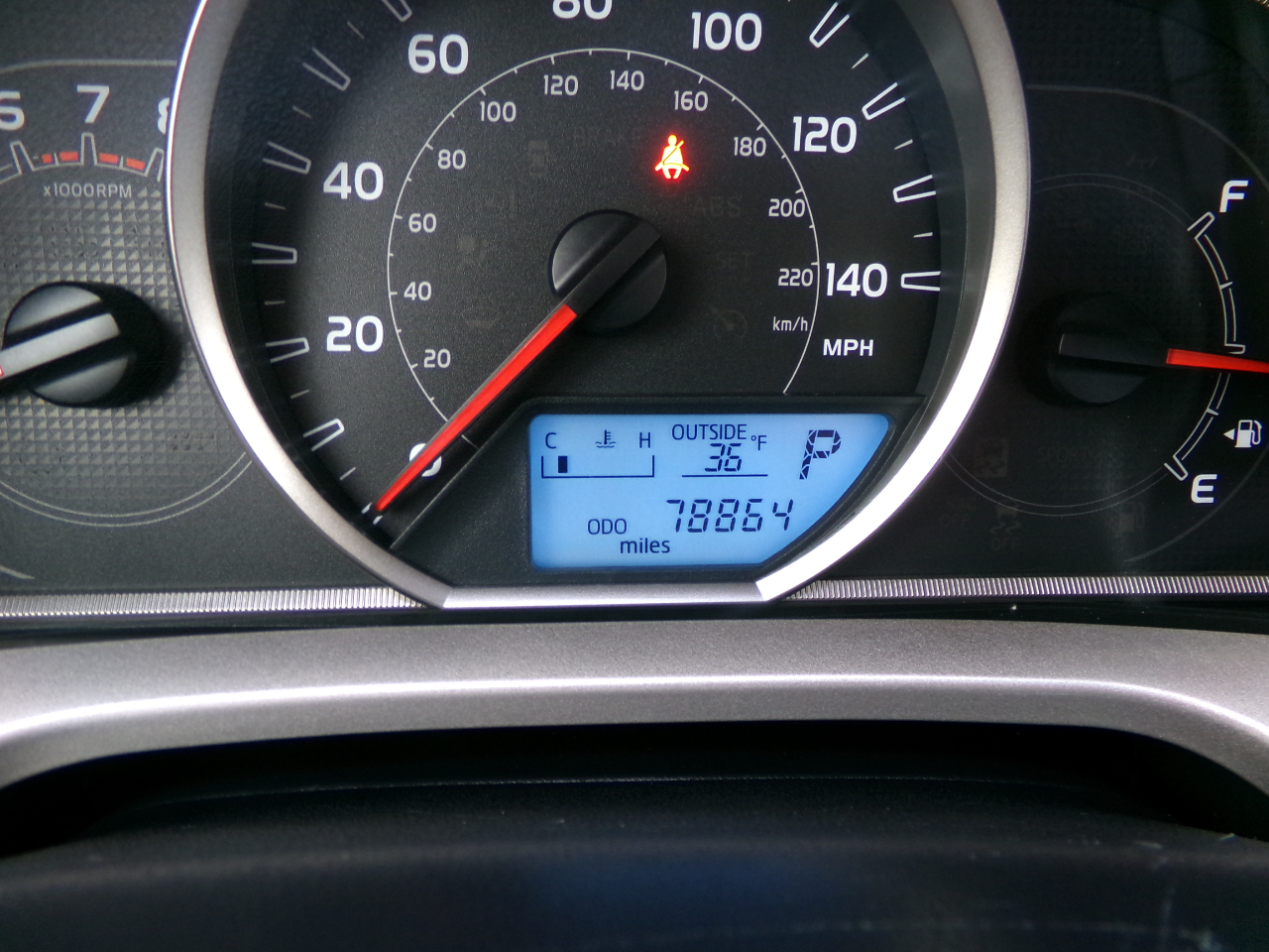 Toyota RAV4 AWD 4dr XLE (Natl) 2014