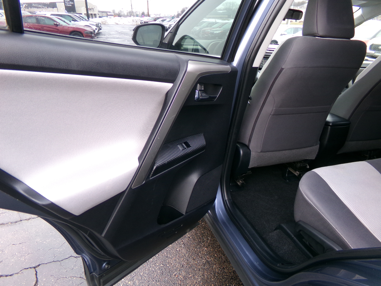 Toyota RAV4 AWD 4dr XLE (Natl) 2014