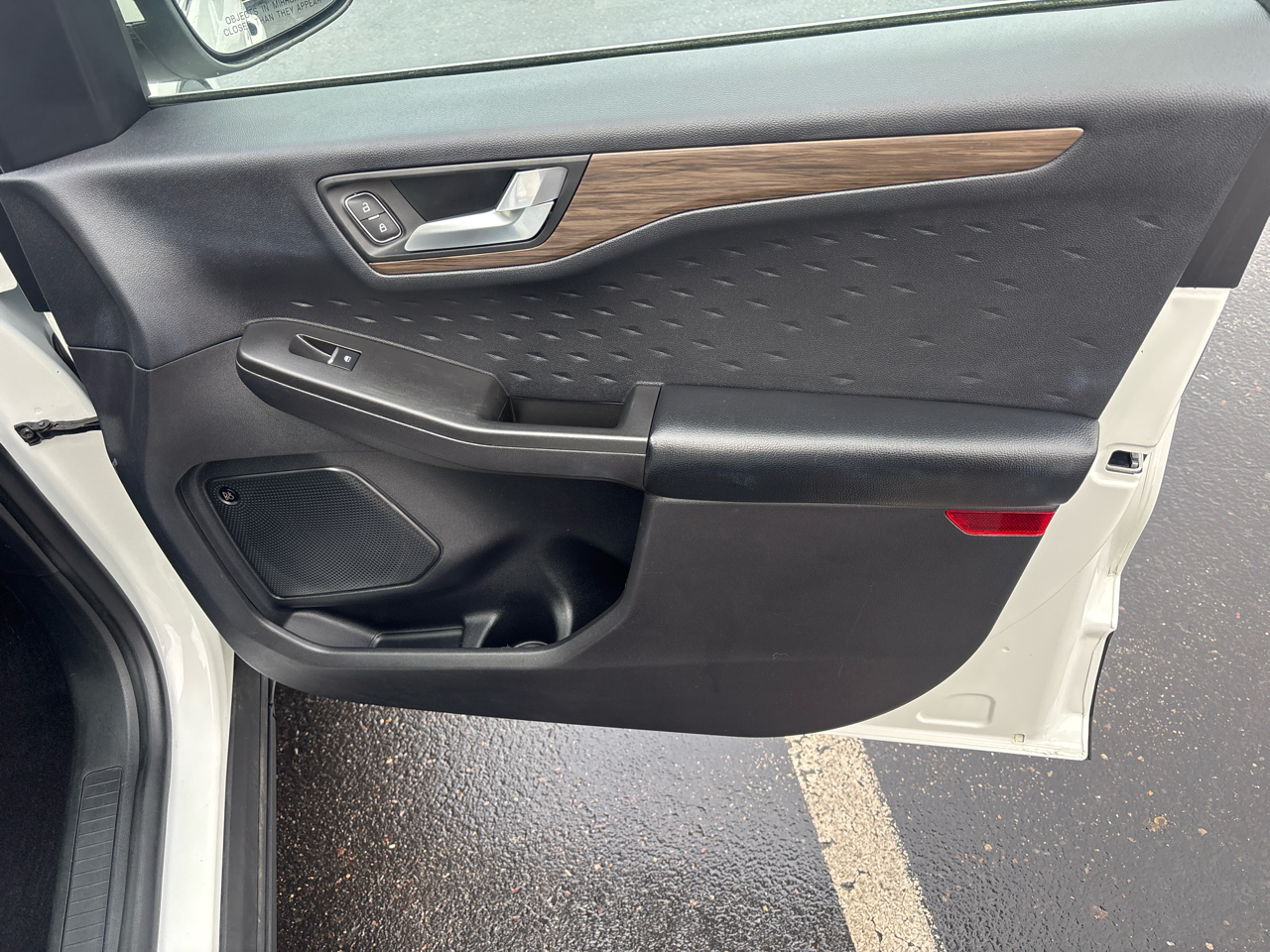 Ford Escape Titanium Hybrid AWD 2020