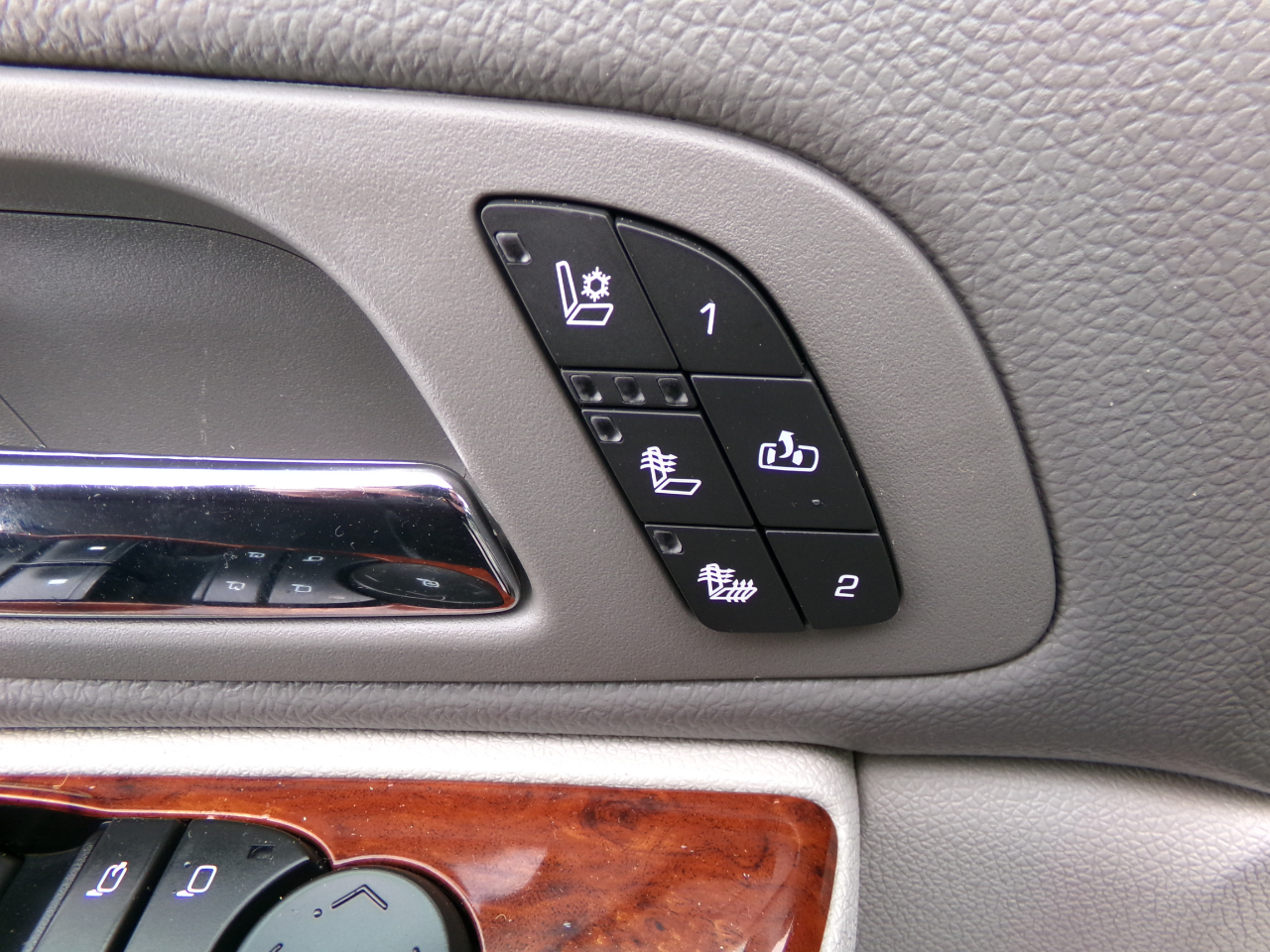 Chevrolet Suburban 4WD 4dr 1500 LTZ 2013