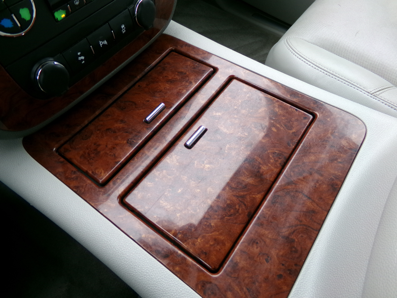 Chevrolet Suburban 4WD 4dr 1500 LTZ 2013