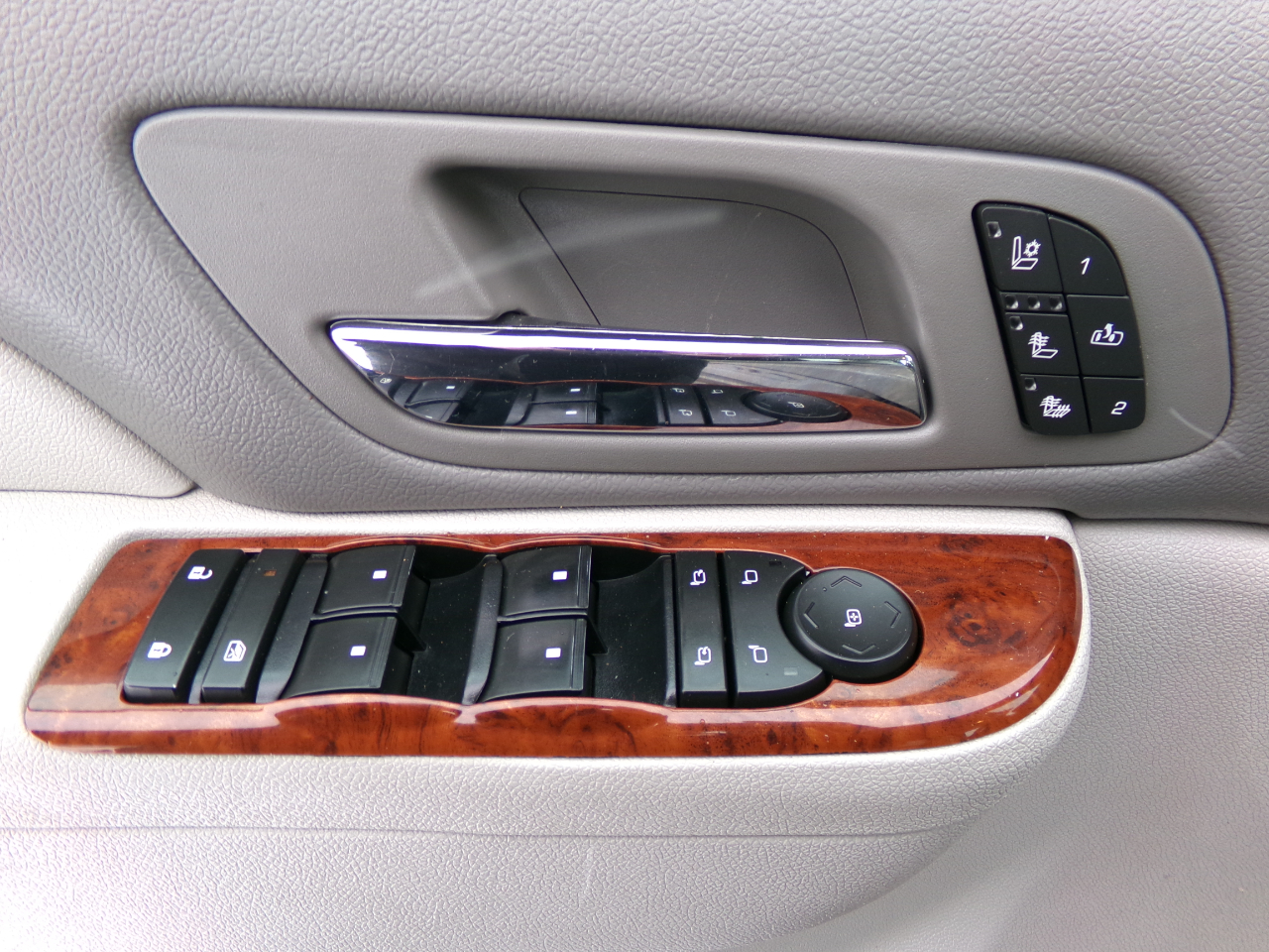 Chevrolet Suburban 4WD 4dr 1500 LTZ 2013