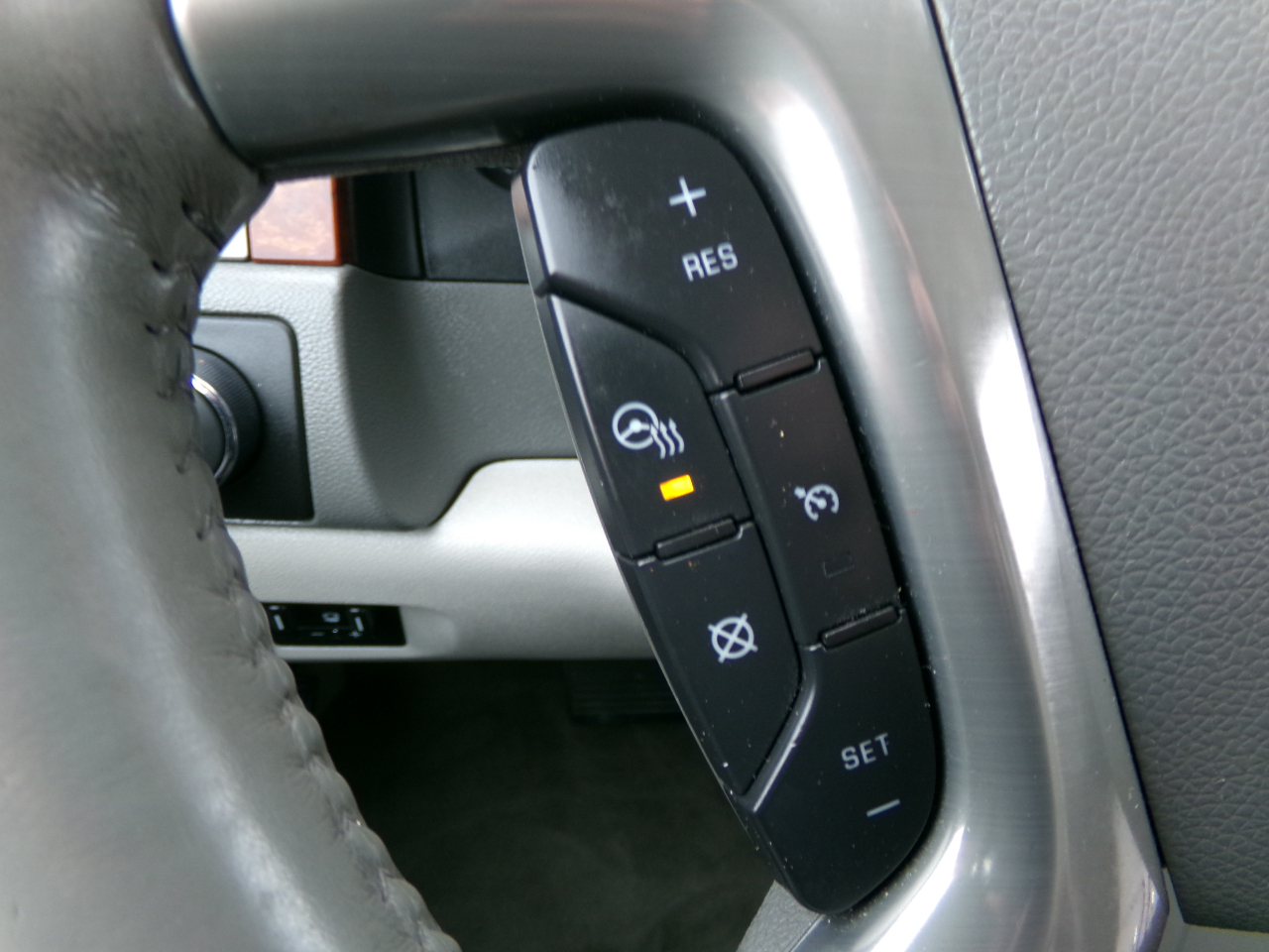 Chevrolet Suburban 4WD 4dr 1500 LTZ 2013