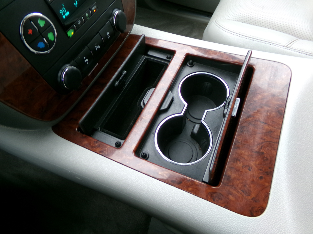 Chevrolet Suburban 4WD 4dr 1500 LTZ 2013