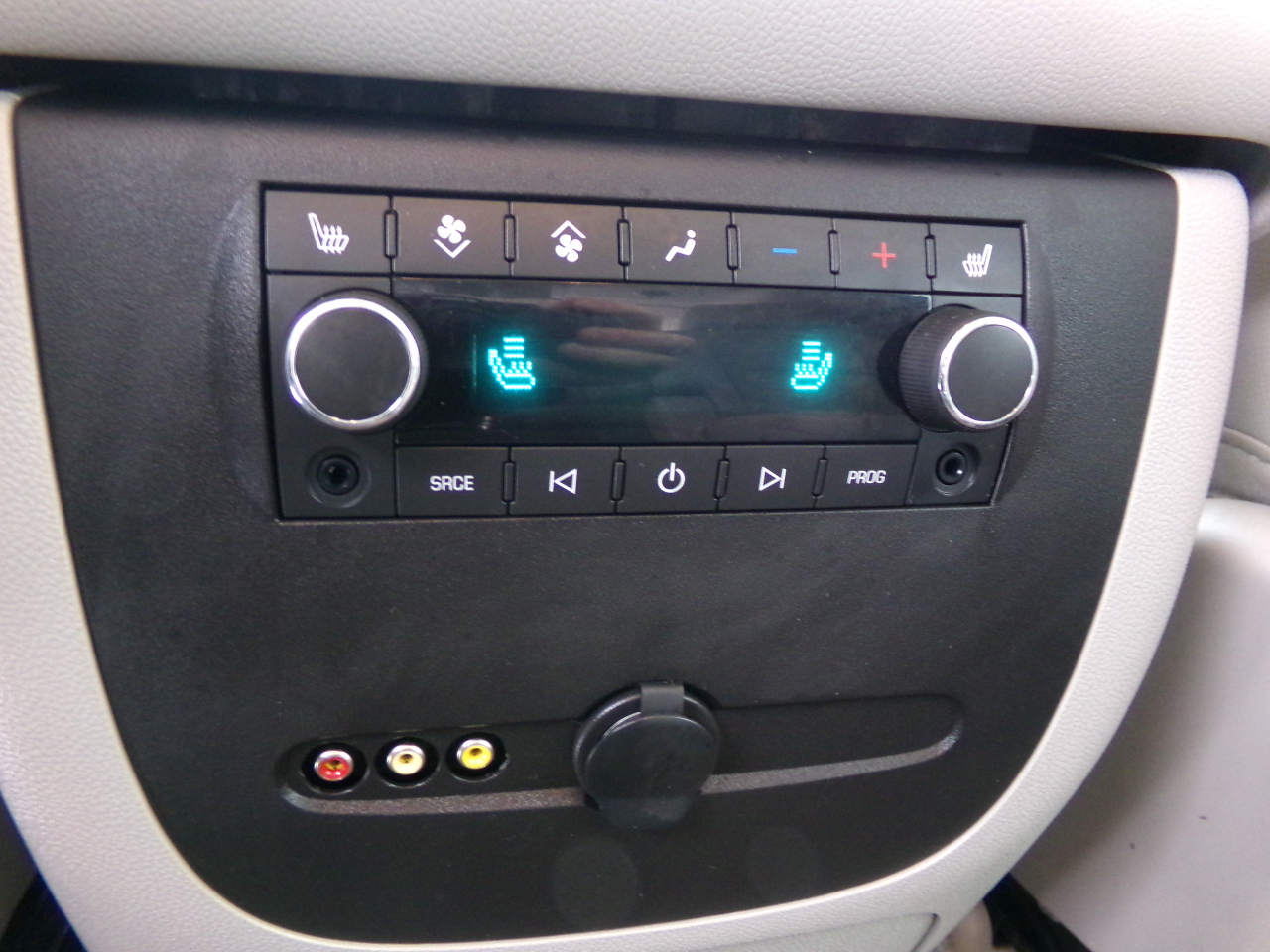 Chevrolet Suburban 4WD 4dr 1500 LTZ 2013