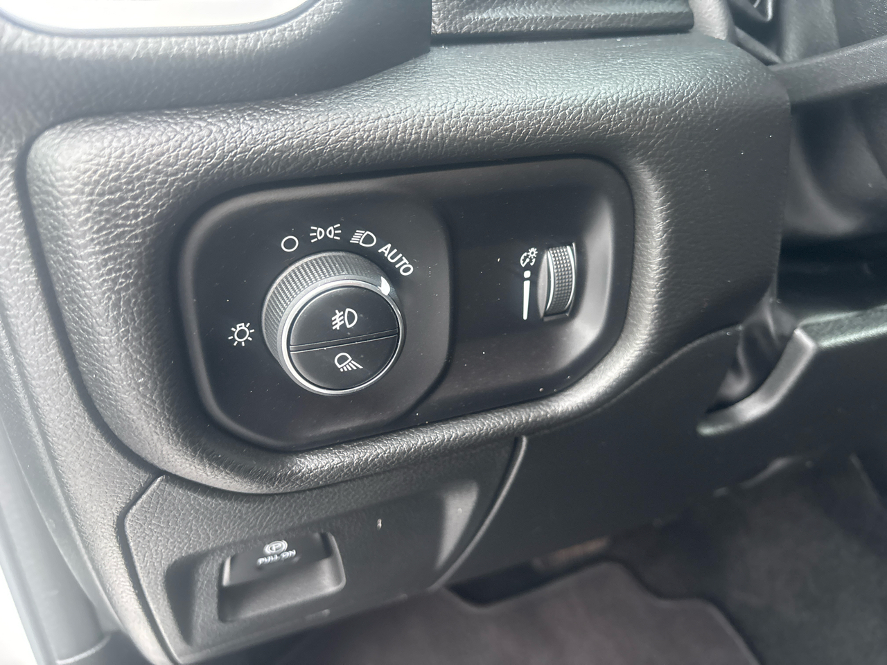 RAM 1500 Lone Star 4x4 Crew Cab 6'4" Box 2023