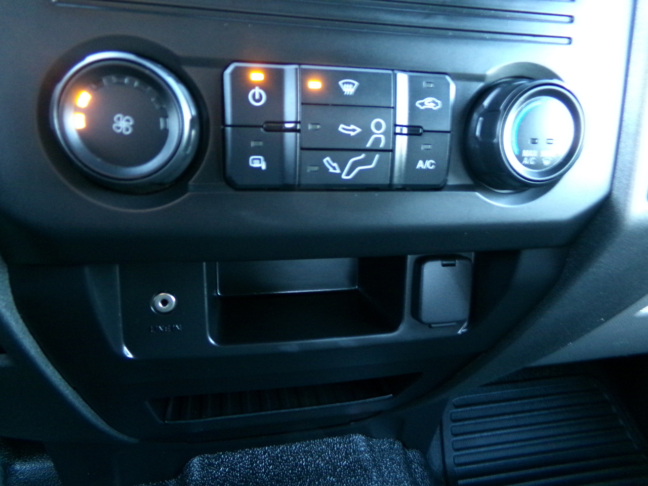 Ford Super Duty F-250 SRW XL 4WD SuperCab 8' Box 2019