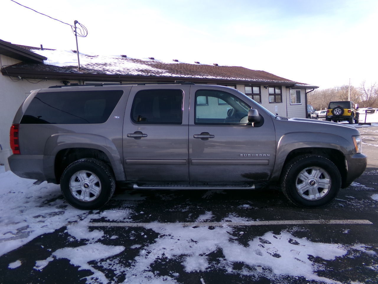Chevrolet Suburban 4WD 4dr Z71 2011