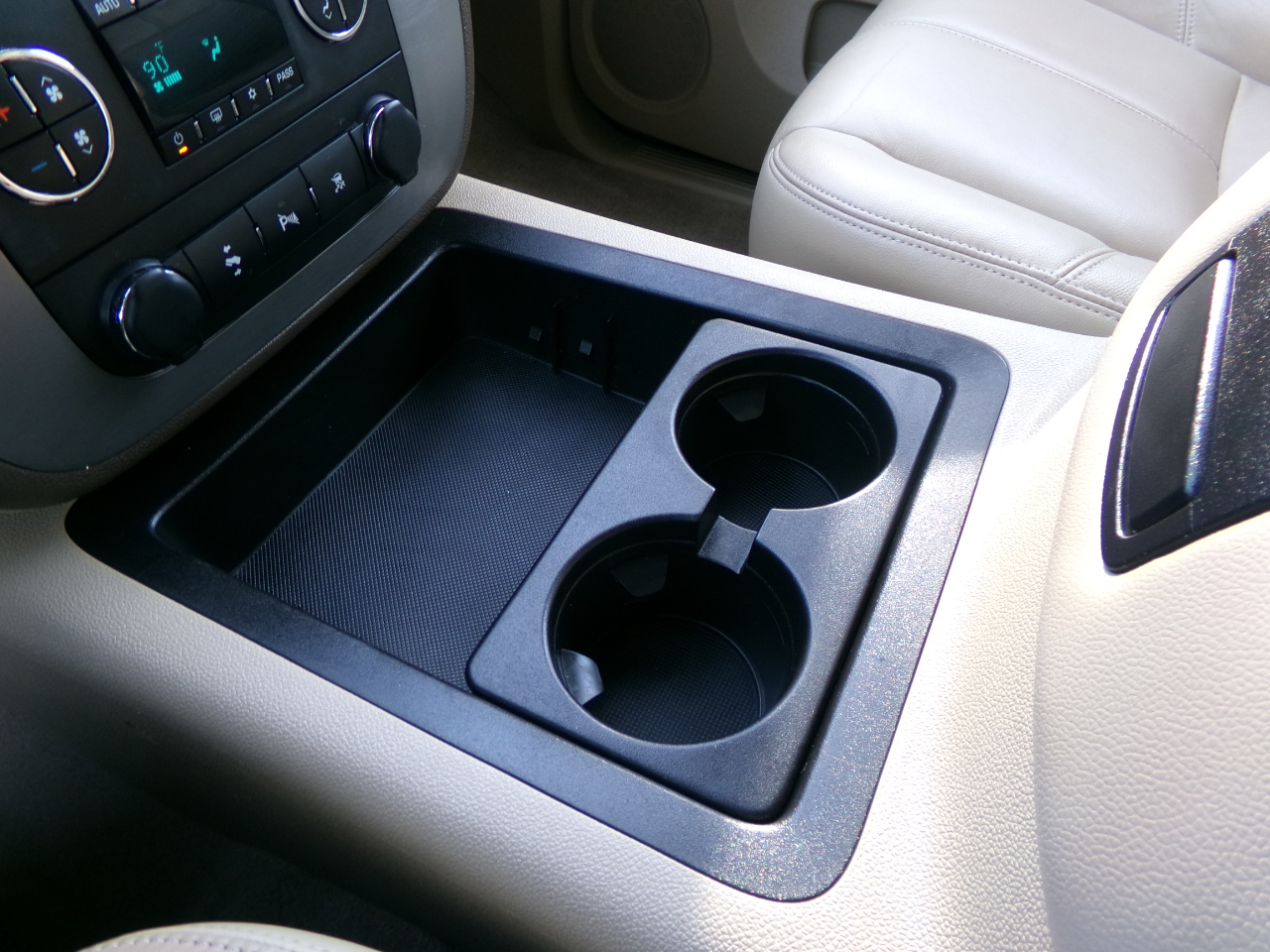 Chevrolet Suburban 4WD 4dr Z71 2011