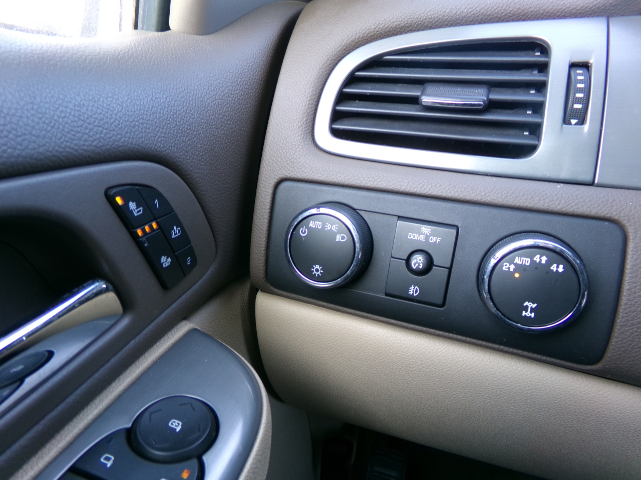 Chevrolet Suburban 4WD 4dr Z71 2011