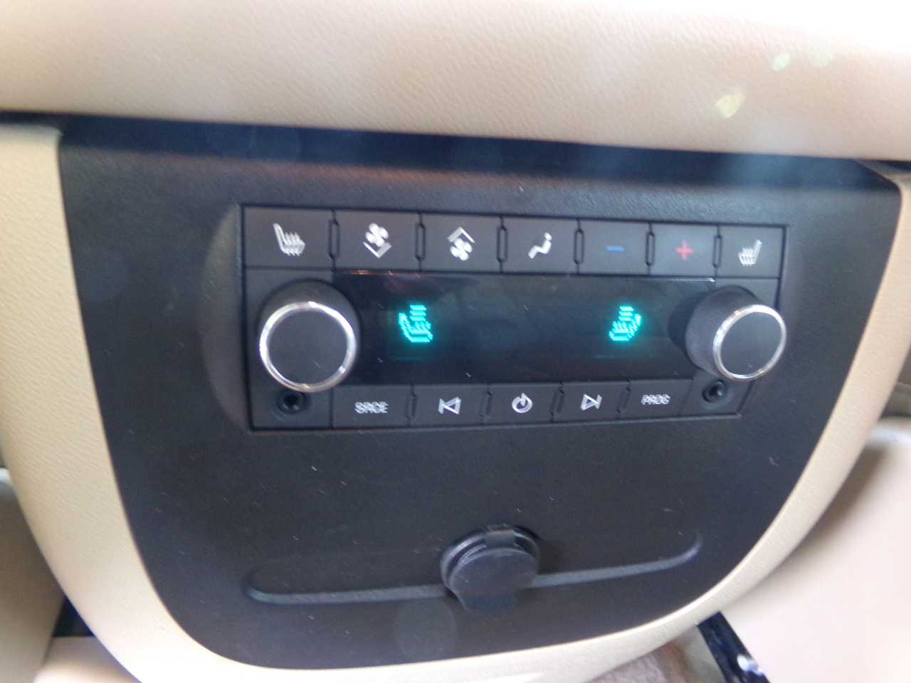 Chevrolet Suburban 4WD 4dr Z71 2011