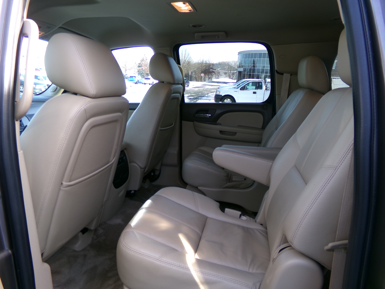 Chevrolet Suburban 4WD 4dr Z71 2011