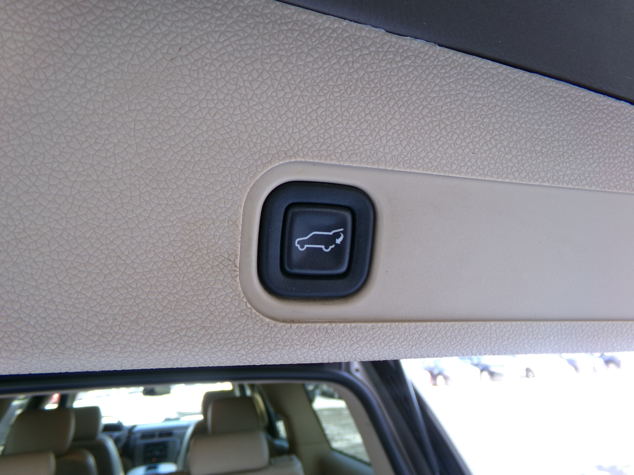 Chevrolet Suburban 4WD 4dr Z71 2011