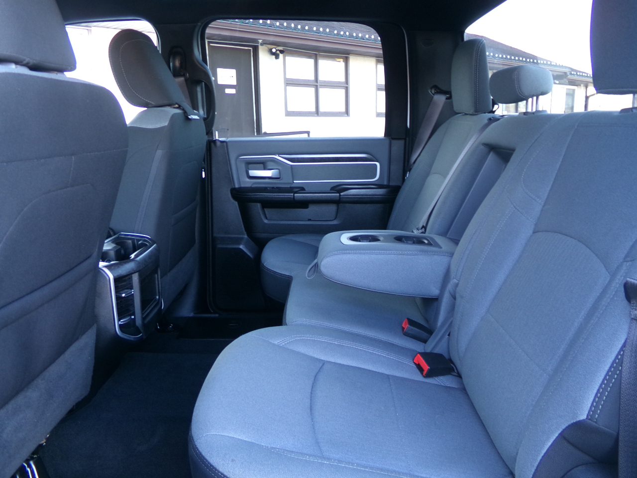 RAM 2500 Big Horn 4x4 Crew Cab 6'4" Box 2022