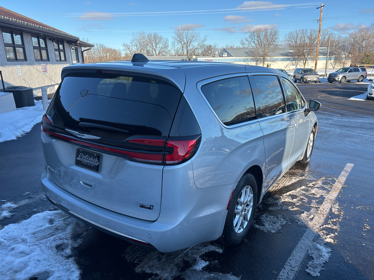 Chrysler Pacifica Touring L FWD 2023