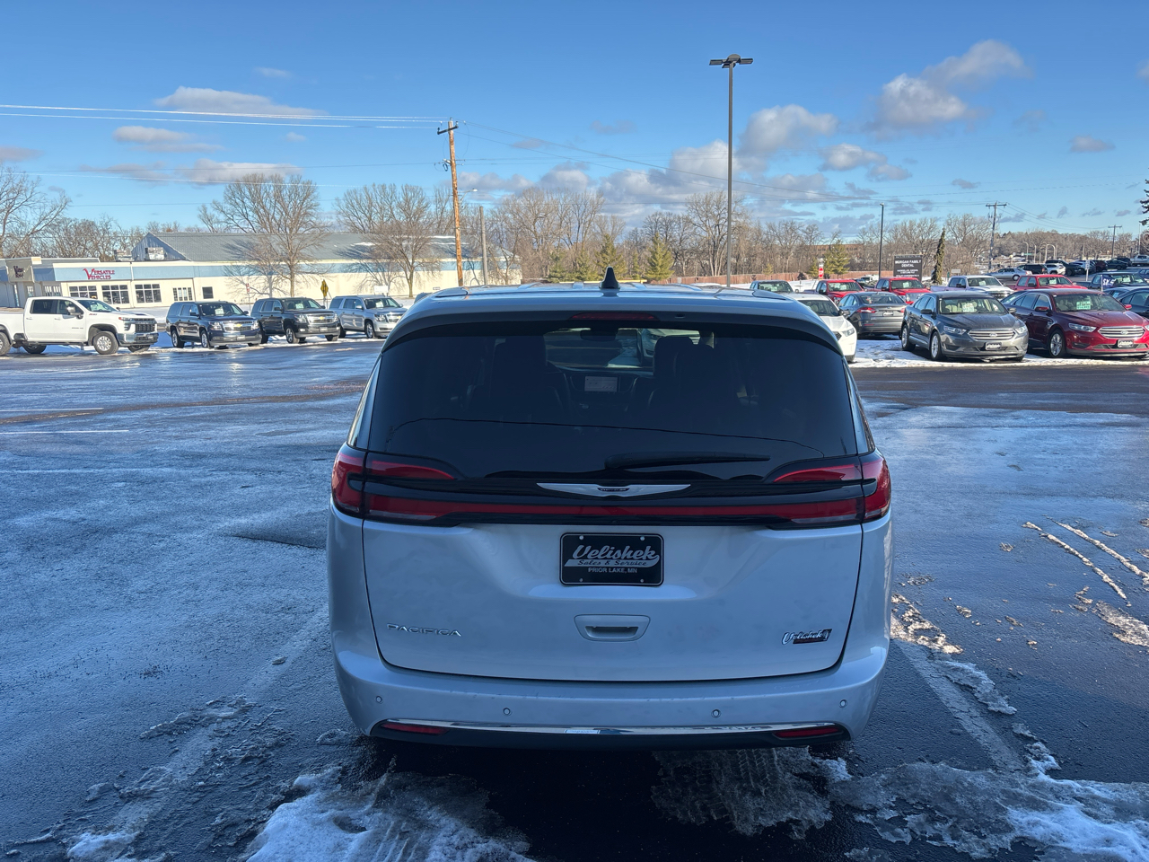 Chrysler Pacifica Touring L FWD 2023