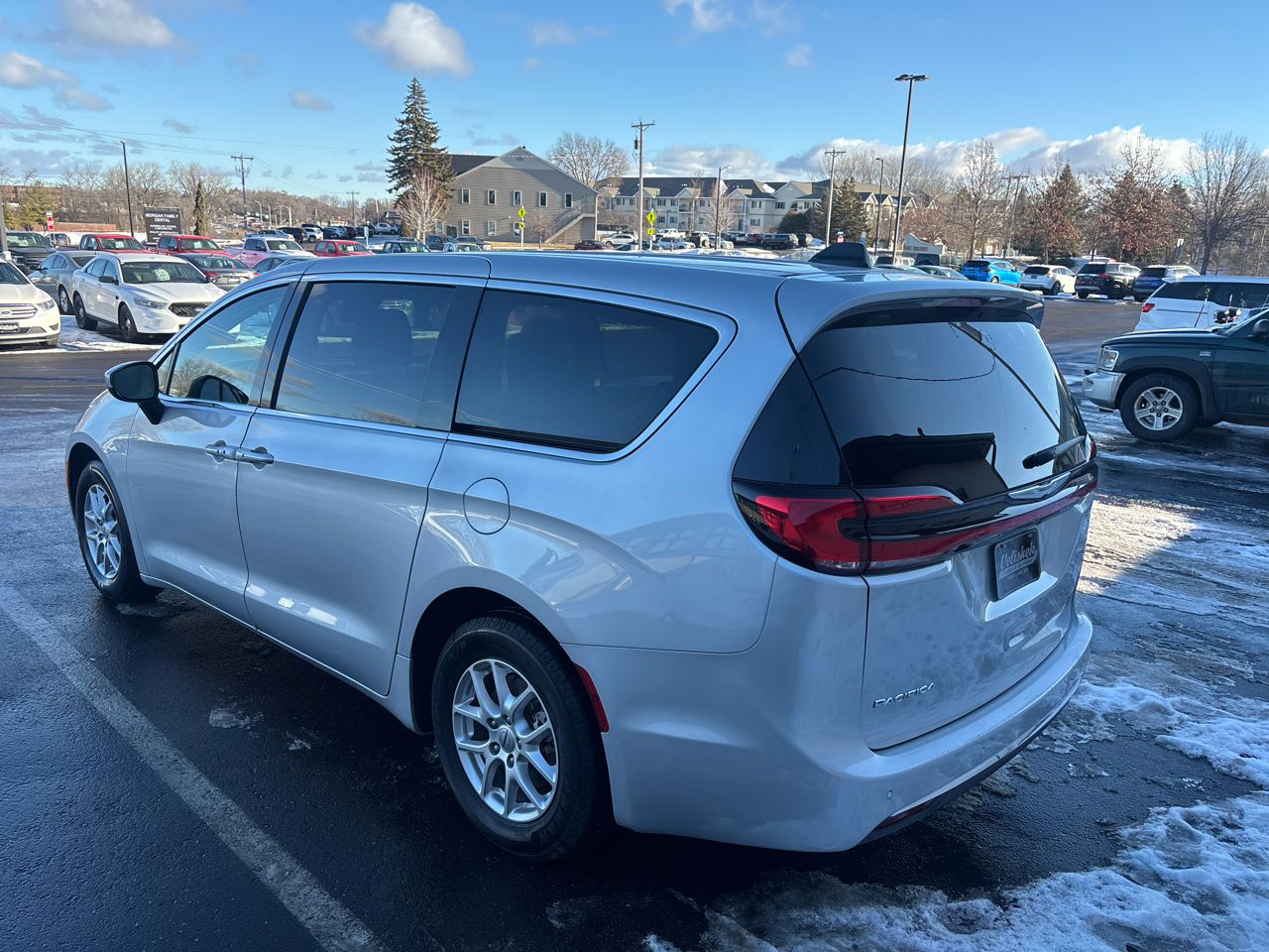 Chrysler Pacifica Touring L FWD 2023