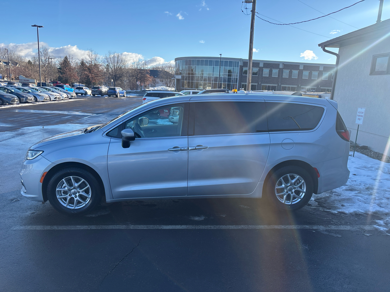 Chrysler Pacifica Touring L FWD 2023