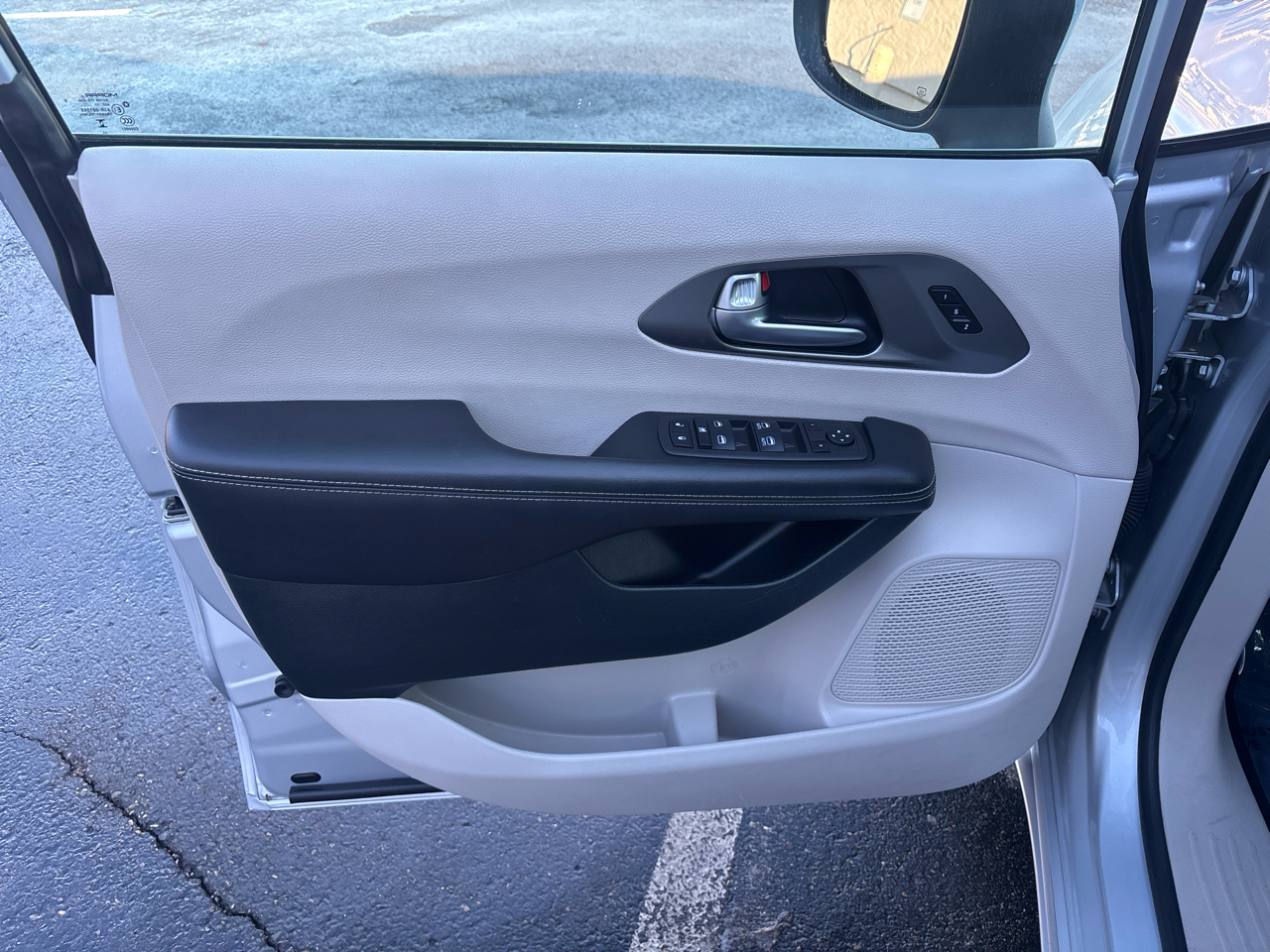 Chrysler Pacifica Touring L FWD 2023