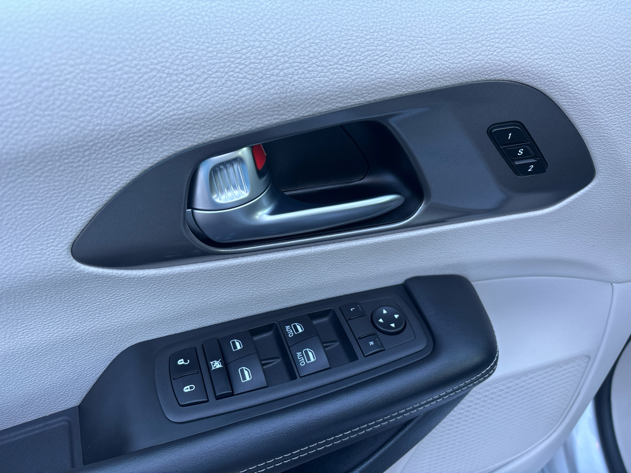 Chrysler Pacifica Touring L FWD 2023