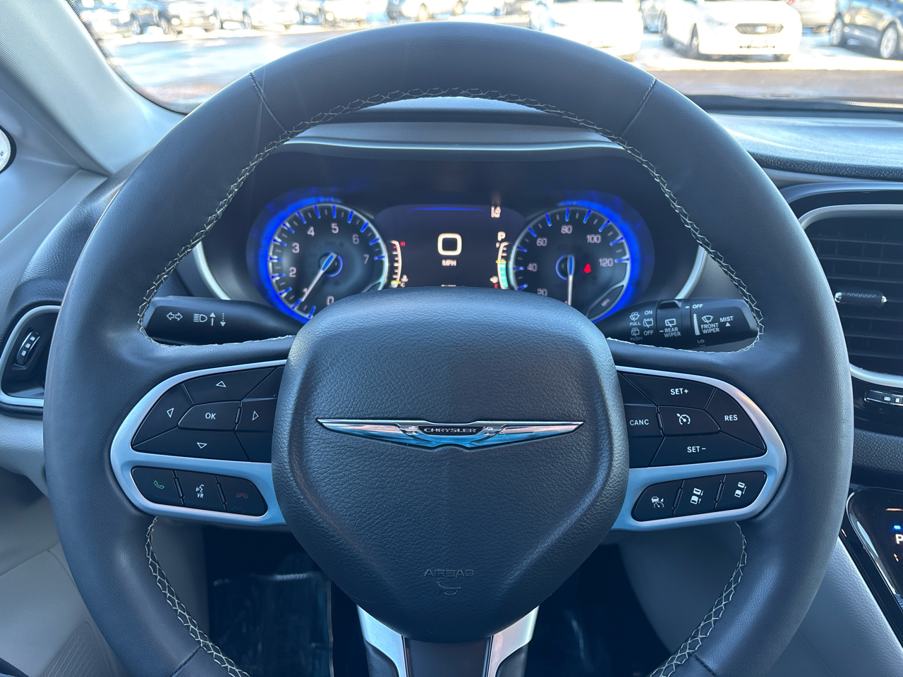 Chrysler Pacifica Touring L FWD 2023