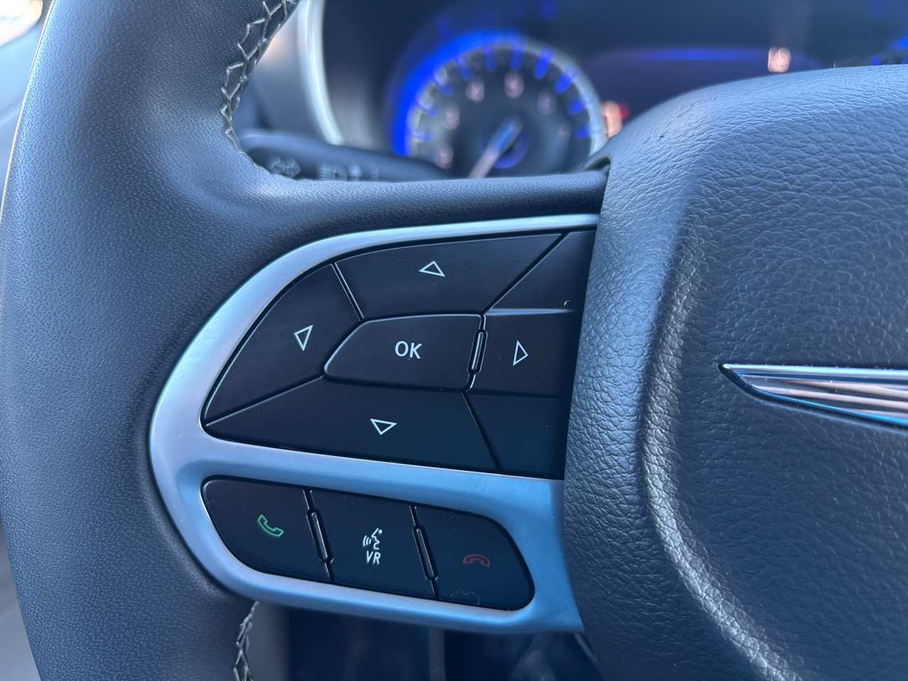 Chrysler Pacifica Touring L FWD 2023