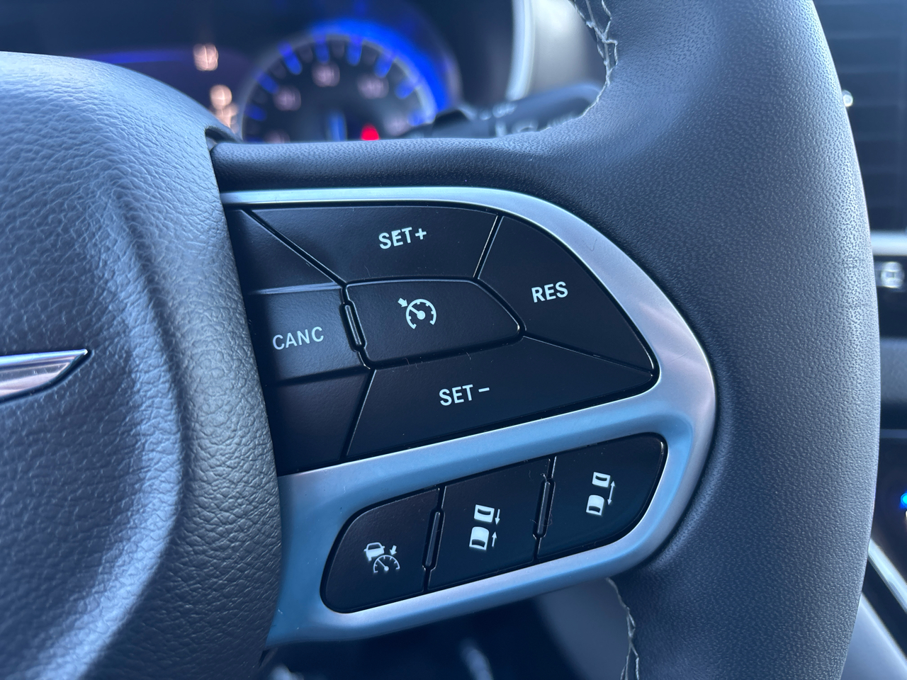 Chrysler Pacifica Touring L FWD 2023