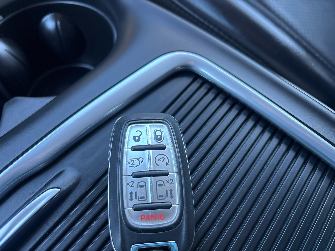 Chrysler Pacifica Touring L FWD 2023