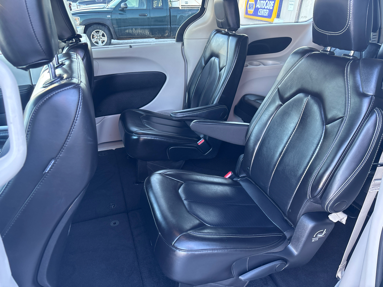 Chrysler Pacifica Touring L FWD 2023