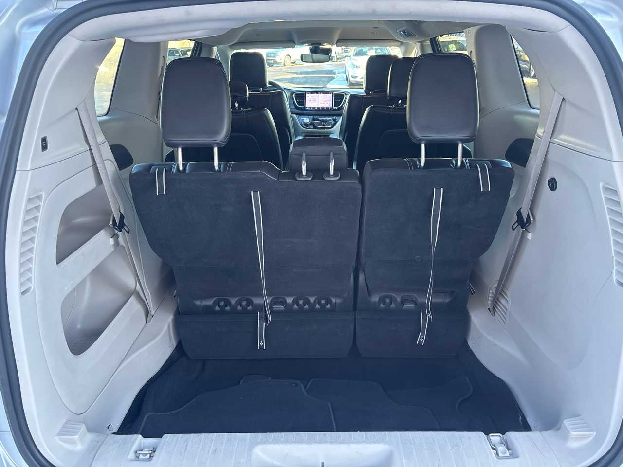 Chrysler Pacifica Touring L FWD 2023