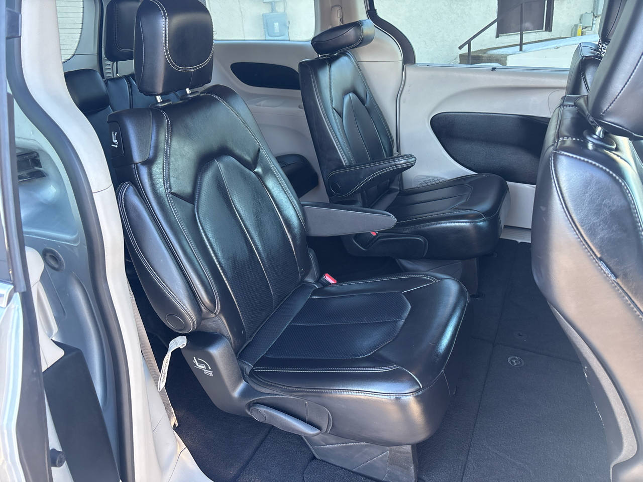 Chrysler Pacifica Touring L FWD 2023