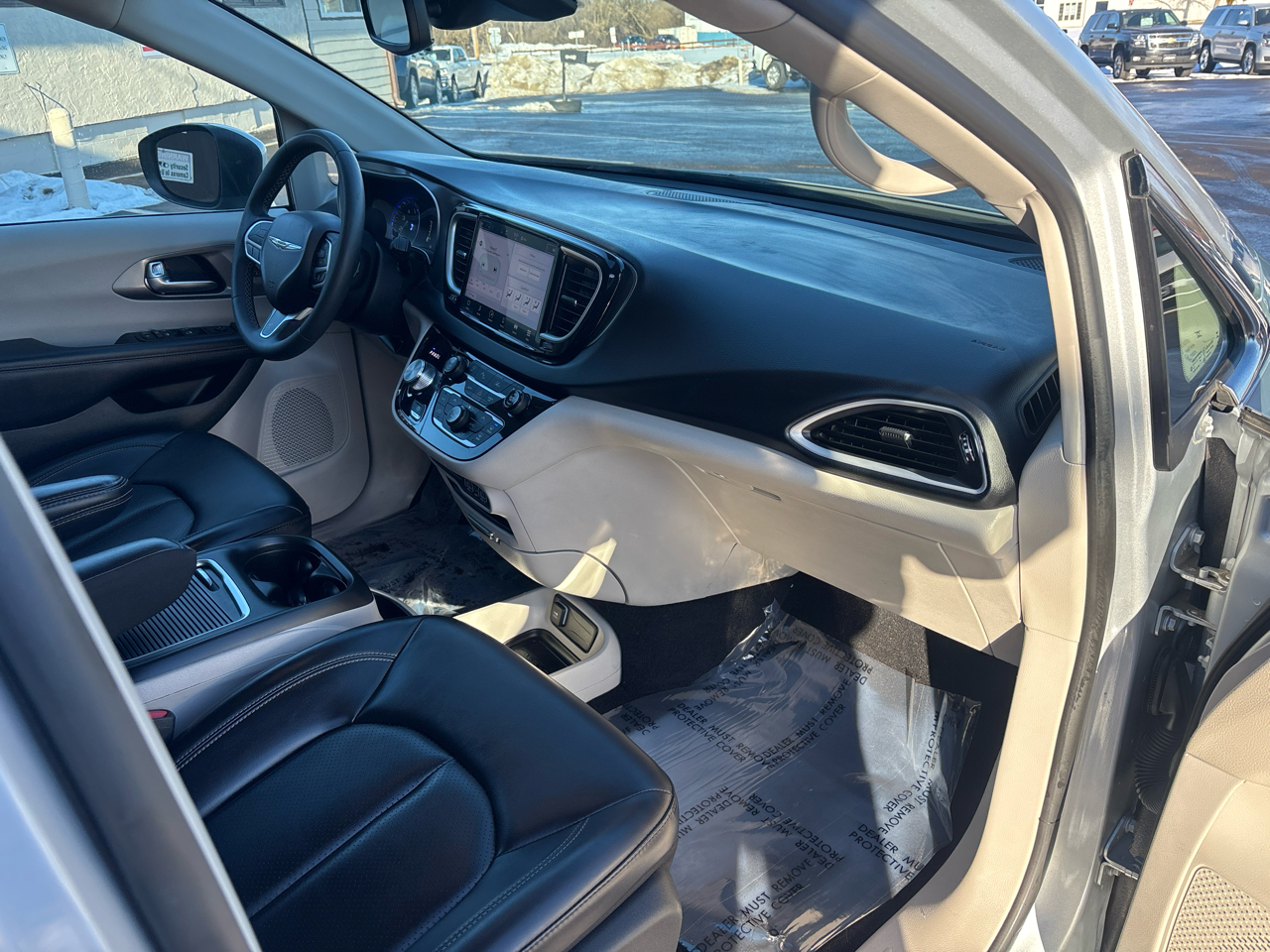 Chrysler Pacifica Touring L FWD 2023