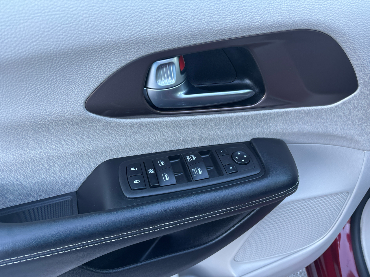 Chrysler Voyager LX FWD 2023