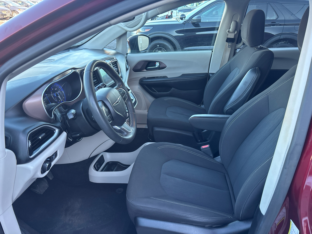 Chrysler Voyager LX FWD 2023