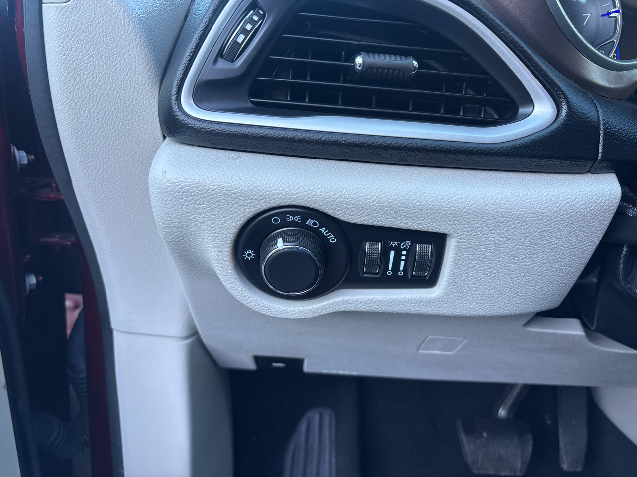 Chrysler Voyager LX FWD 2023