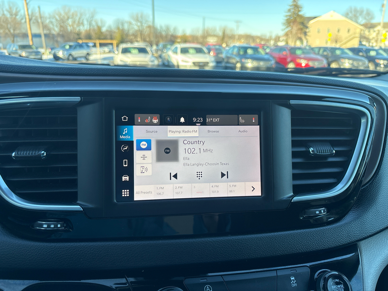 Chrysler Voyager LX FWD 2023