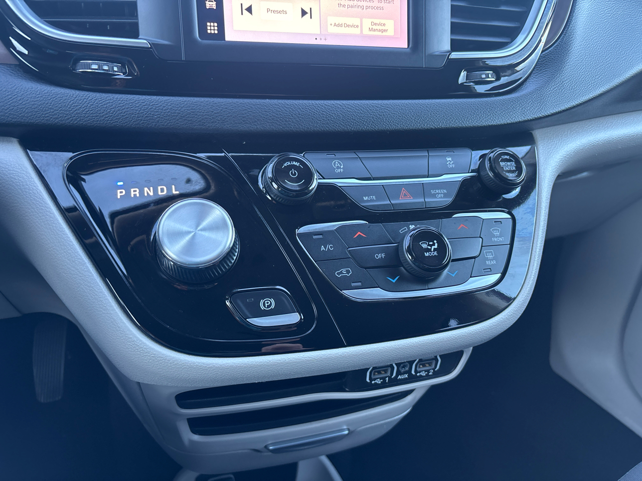 Chrysler Voyager LX FWD 2023