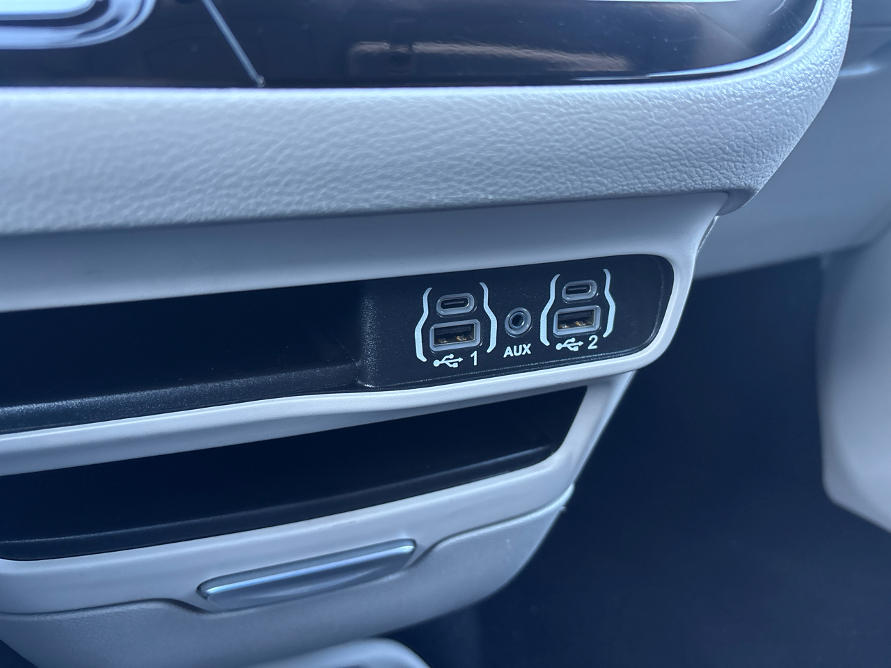 Chrysler Voyager LX FWD 2023