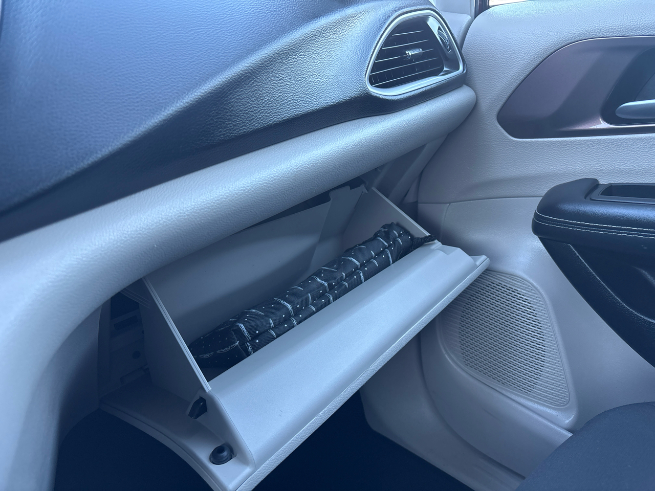 Chrysler Voyager LX FWD 2023