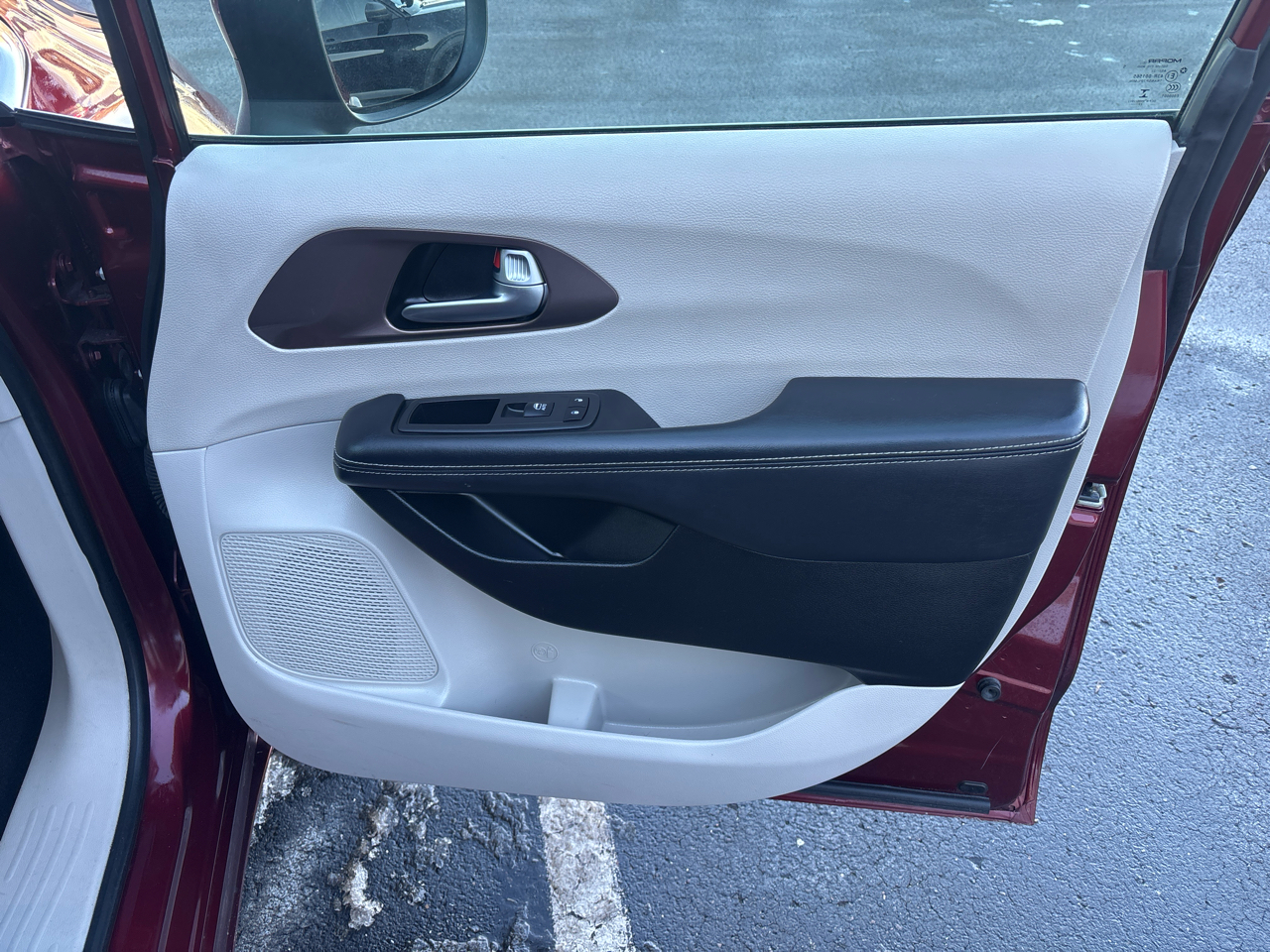 Chrysler Voyager LX FWD 2023