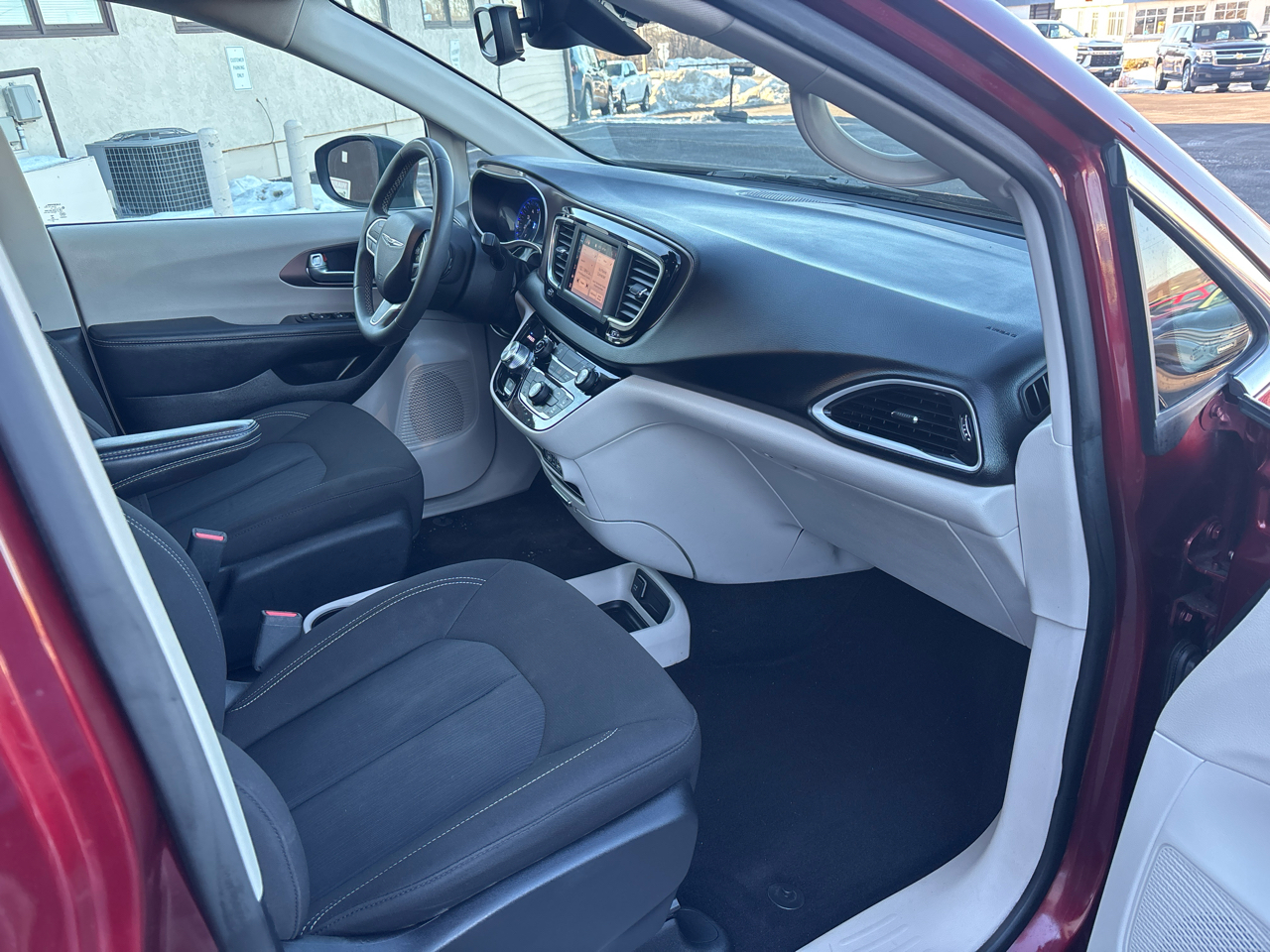 Chrysler Voyager LX FWD 2023