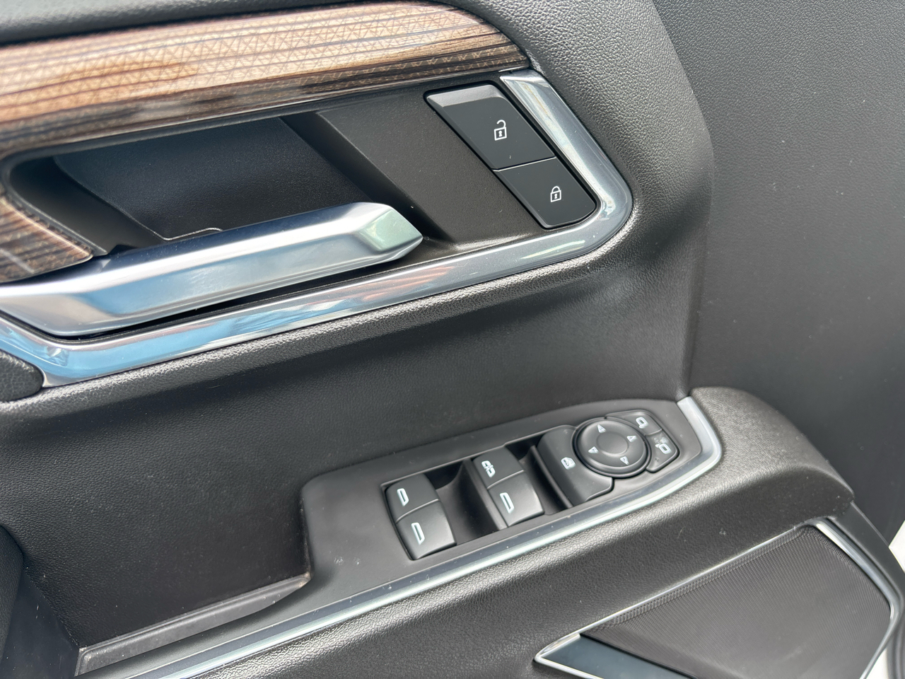 Chevrolet Silverado 1500 4WD Crew Cab 157" LT 2024