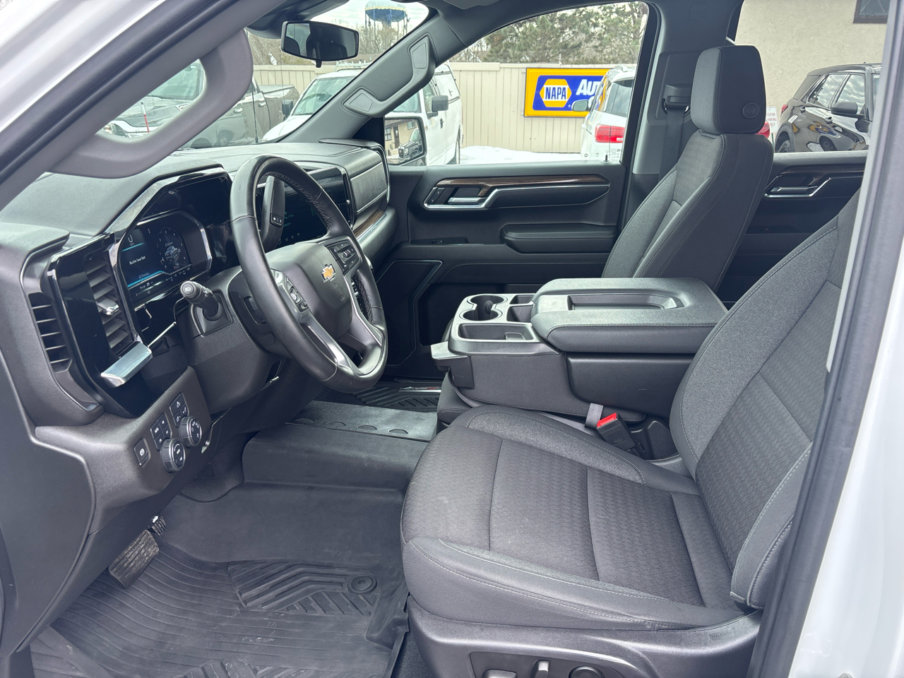 Chevrolet Silverado 1500 4WD Crew Cab 157" LT 2024