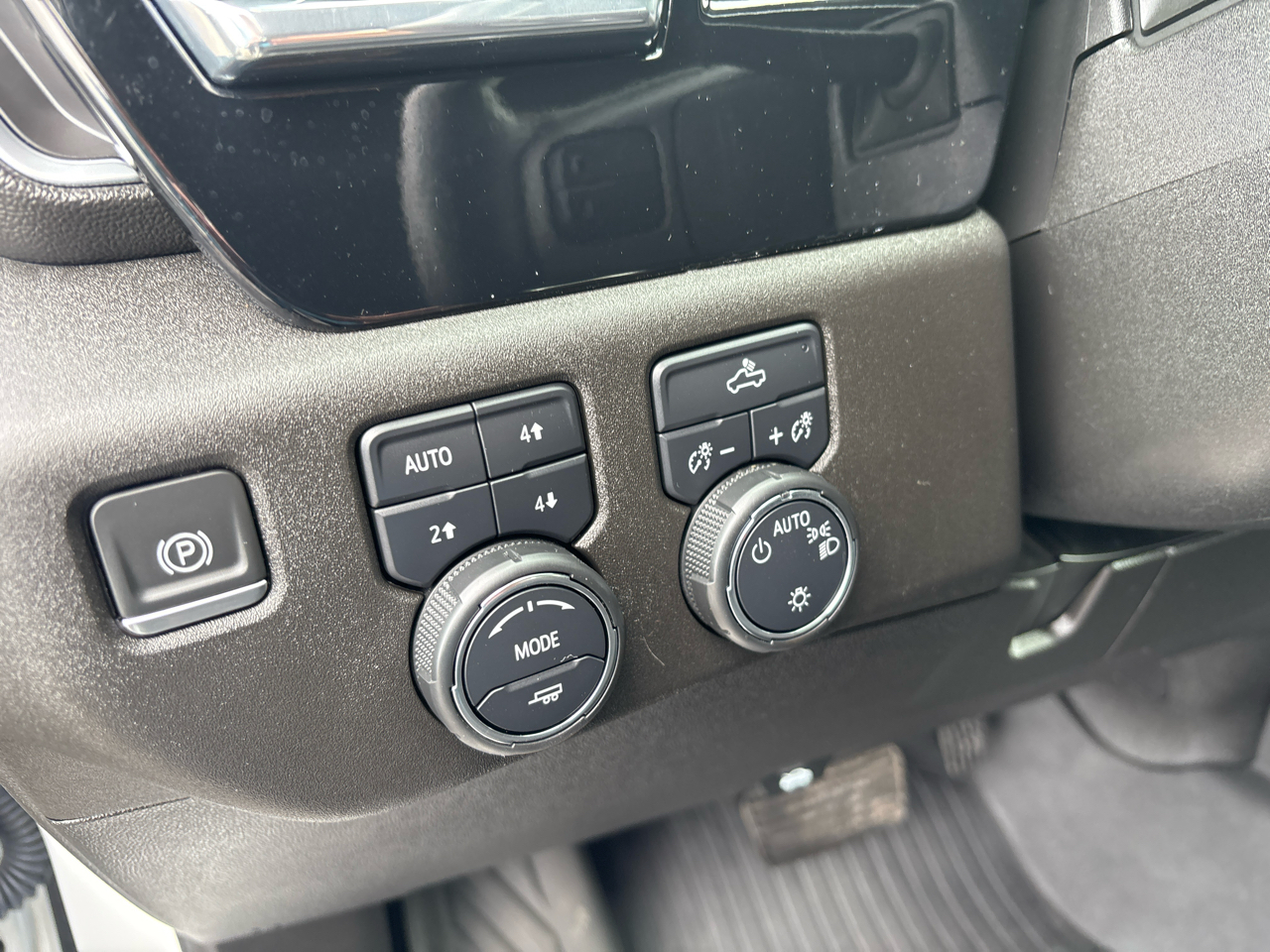 Chevrolet Silverado 1500 4WD Crew Cab 157" LT 2024