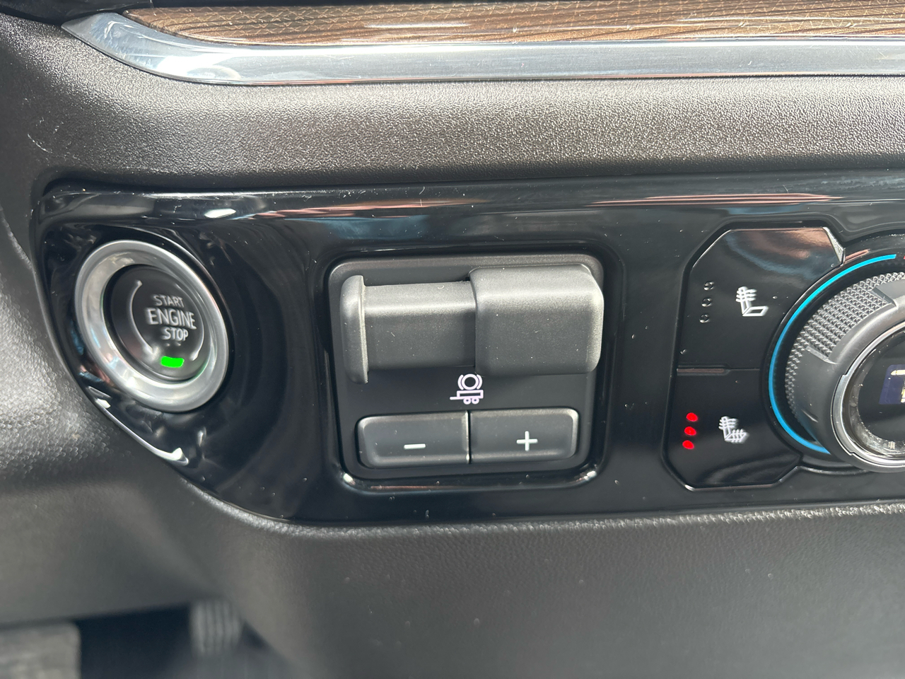 Chevrolet Silverado 1500 4WD Crew Cab 157" LT 2024