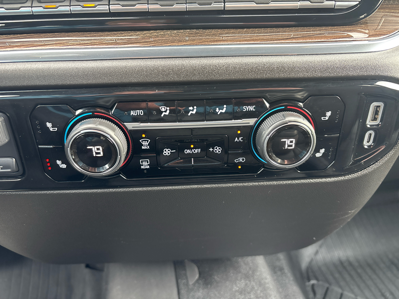 Chevrolet Silverado 1500 4WD Crew Cab 157" LT 2024