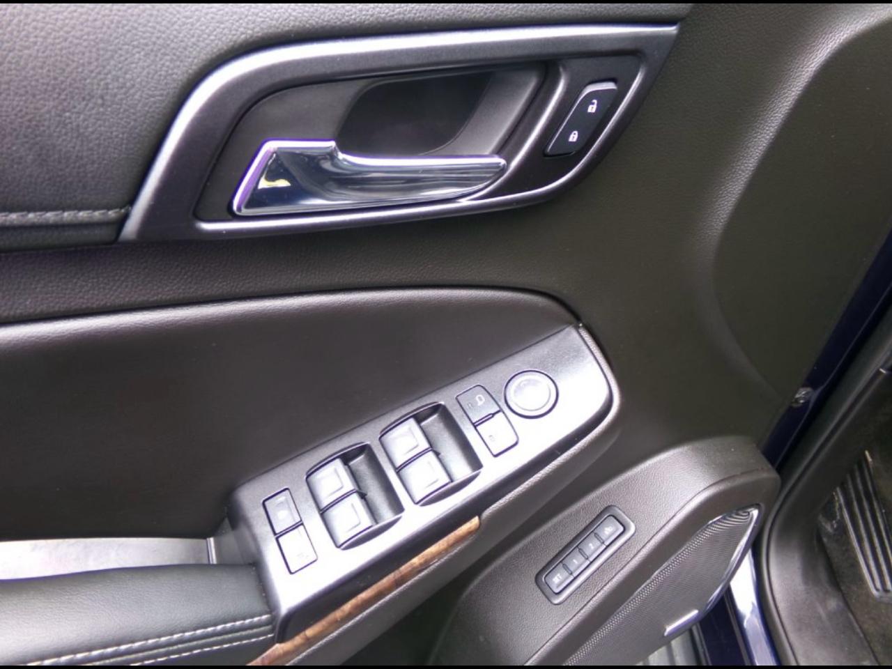 Chevrolet Suburban 4WD 4dr 1500 LT 2018