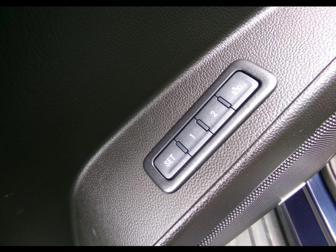 Chevrolet Suburban 4WD 4dr 1500 LT 2018