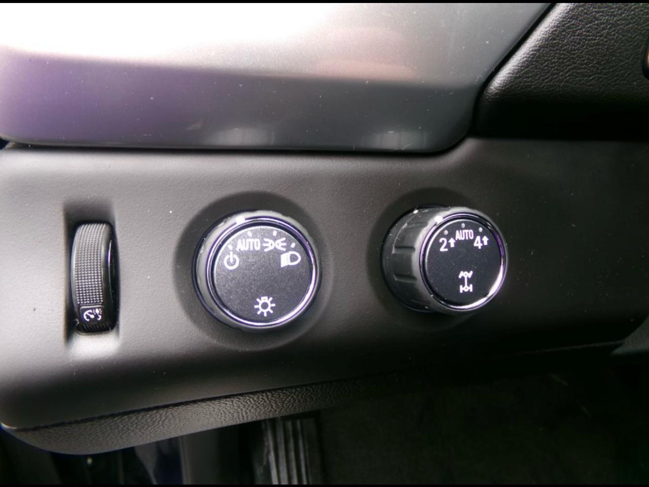 Chevrolet Suburban 4WD 4dr 1500 LT 2018