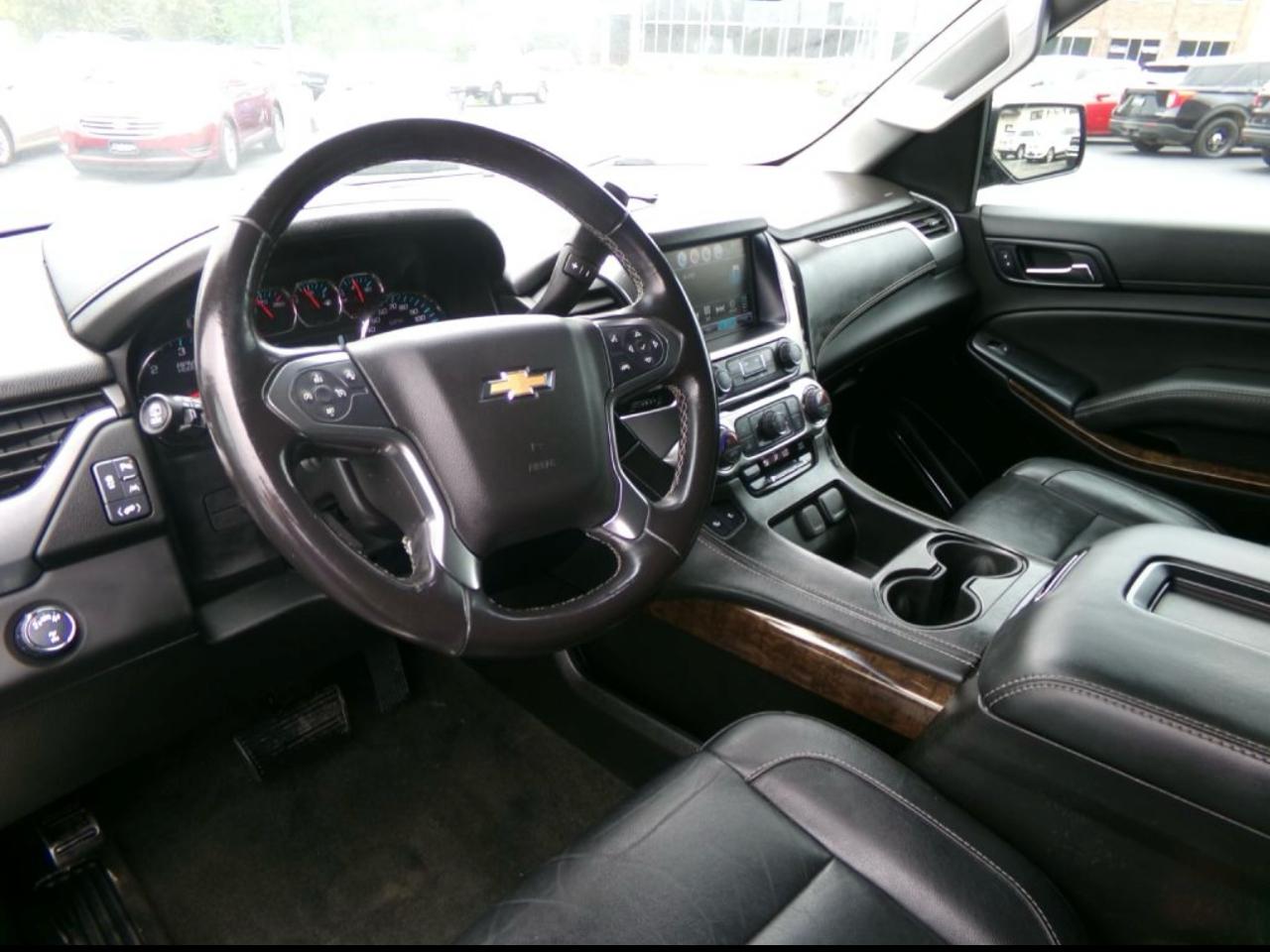 Chevrolet Suburban 4WD 4dr 1500 LT 2018